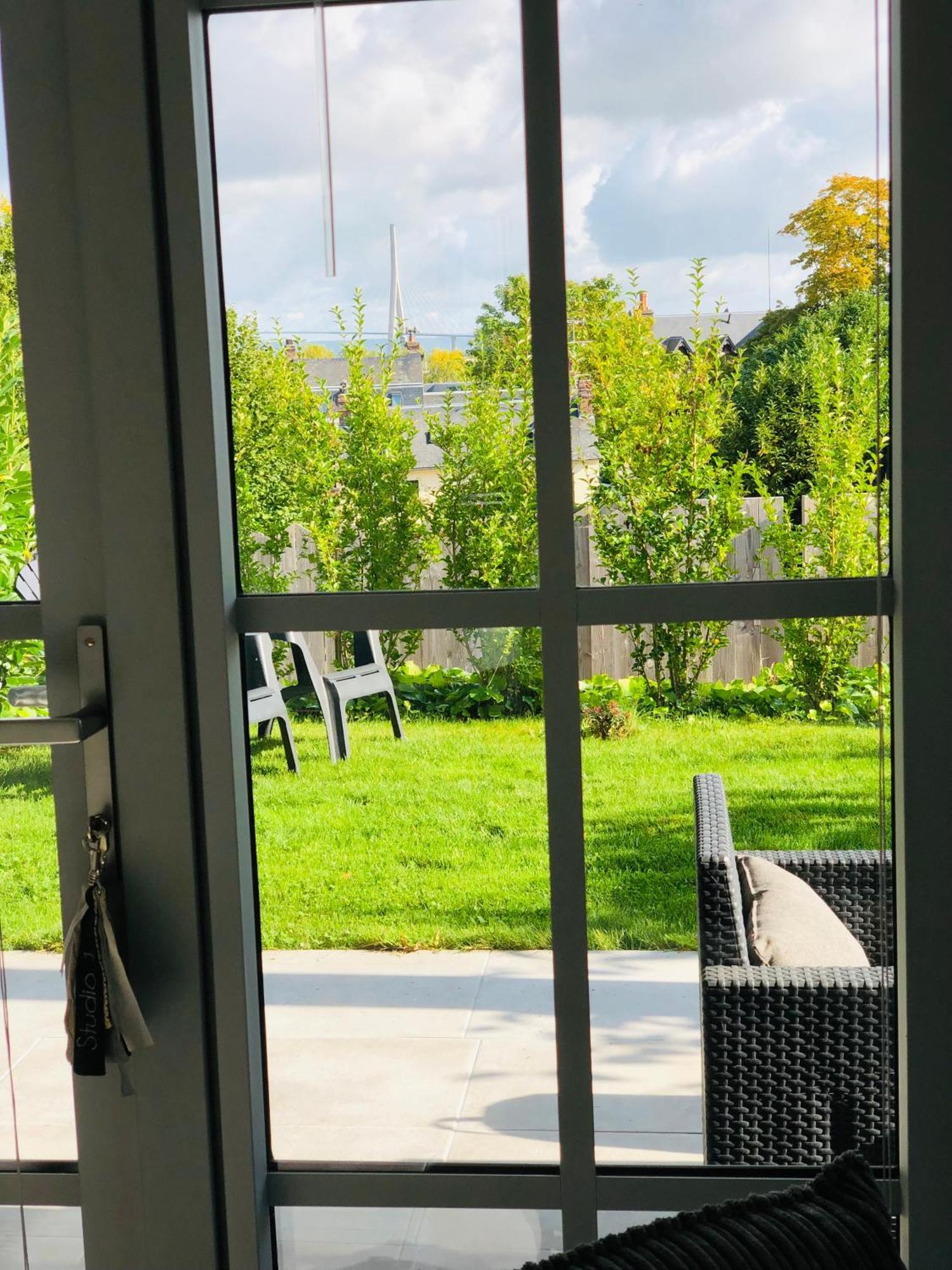 Bel Air Studios-Terrasse Couverte-Jardinet-Vue Pont De Normandie-Parking Prive Honfleur Exteriör bild